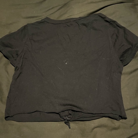 Tie  crop - Picture 2 of 2